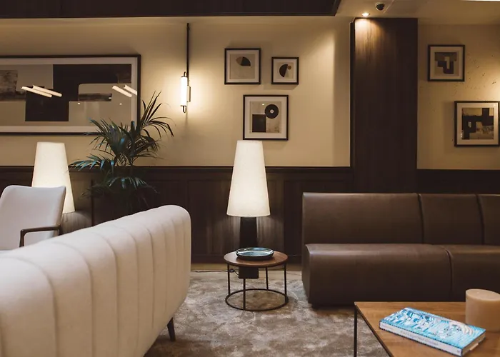 Honest Budapest By Chic & BasicBoutique Hotel