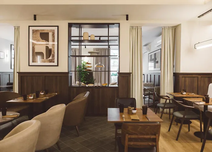 Honest Budapest By Chic & BasicBoutique Hotel